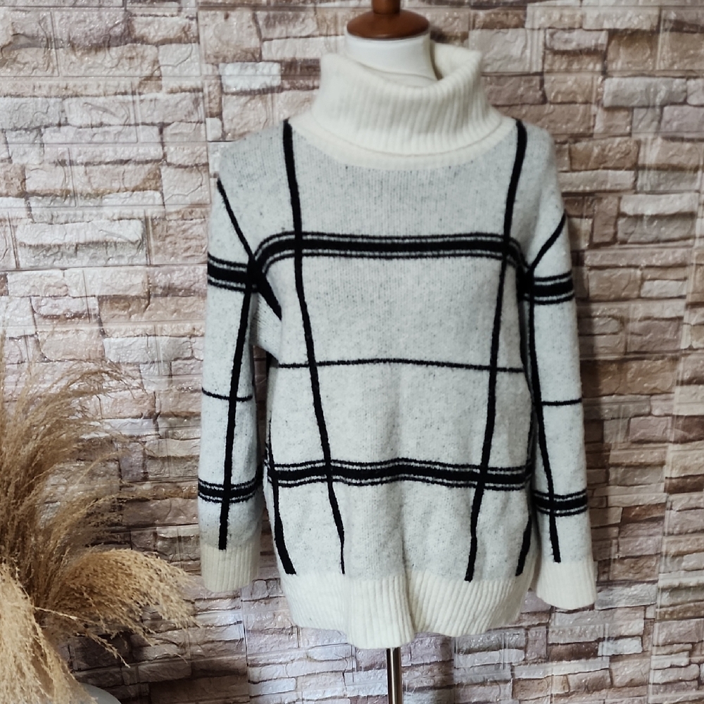 Ann Taylor Black/Gray and Cream Turtleneck Sweater